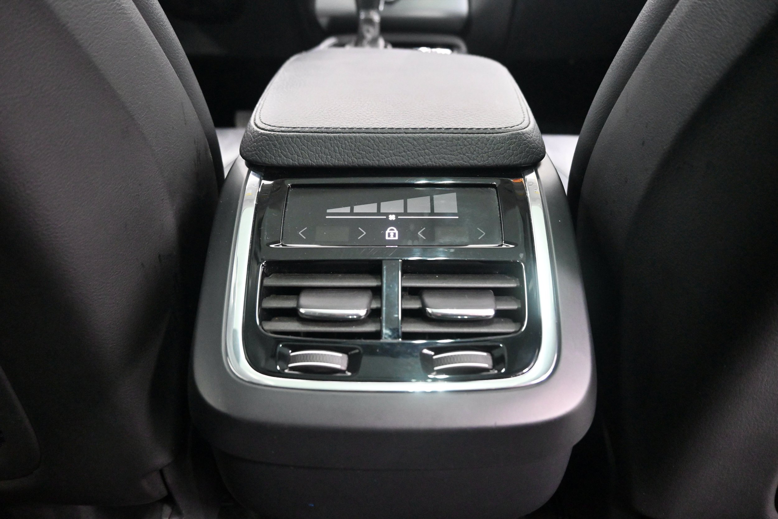 Used 2018 Volvo XC90 T5 Momentum AWD/4WD image 30