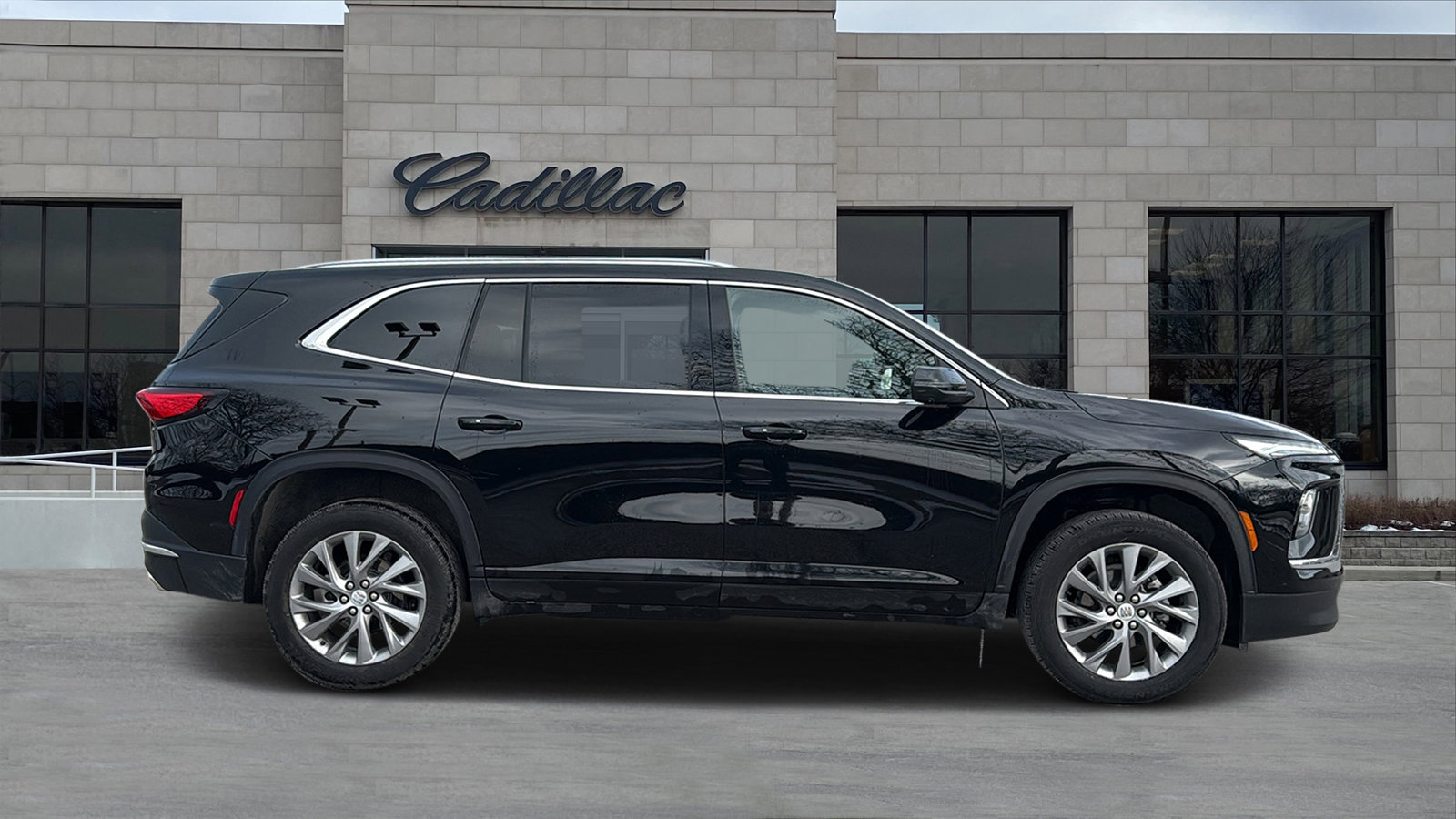 Used 2025 Buick Enclave Preferred image 2
