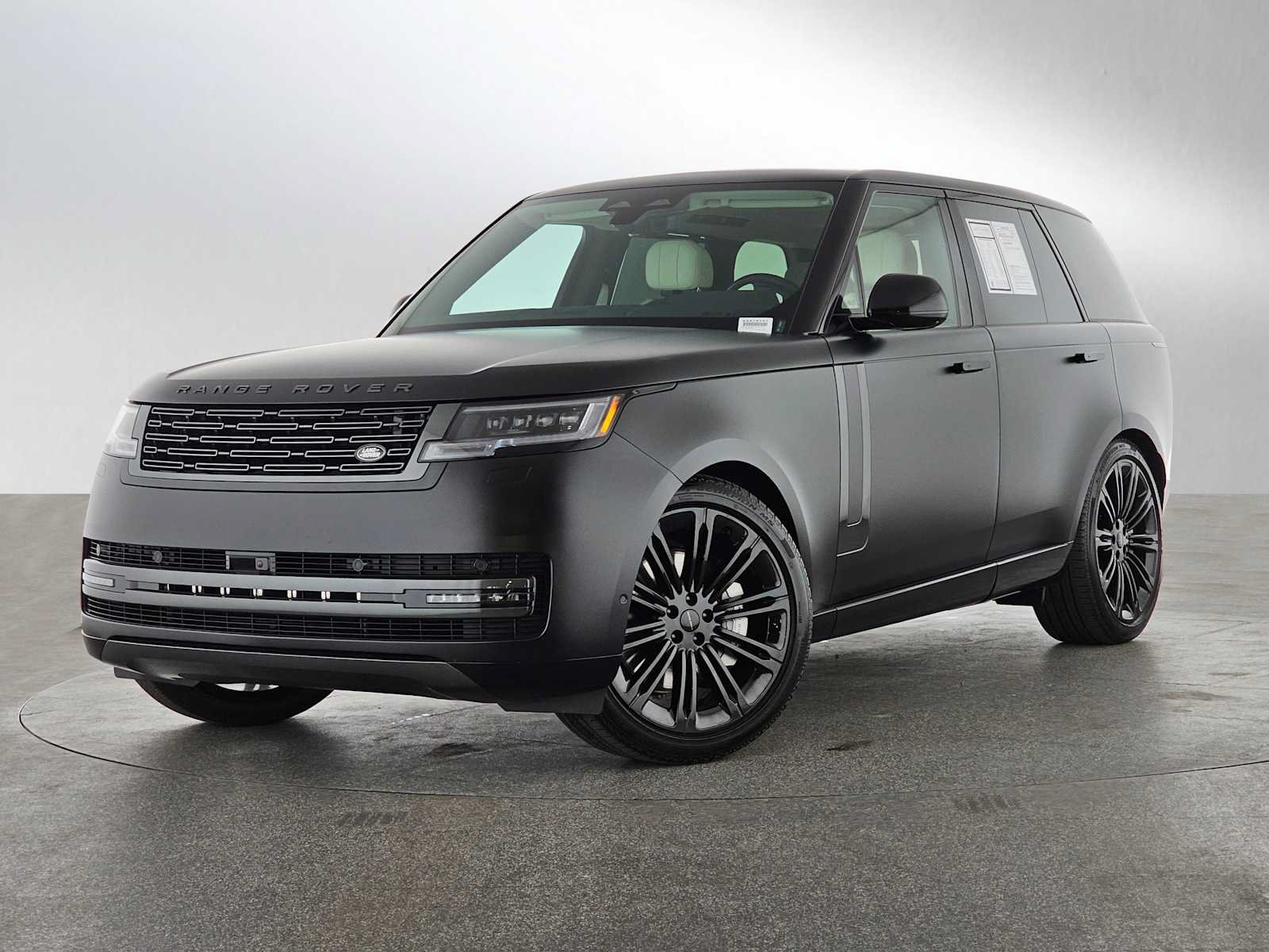 Used 2026 Land Rover Range Rover SE AWD/4WD image 1