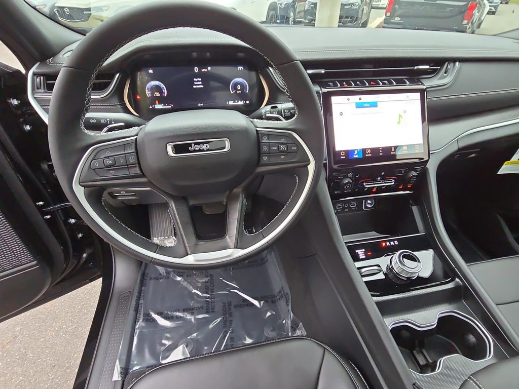 New 2025 Jeep Grand Cherokee L Limited AWD/4WD image 17