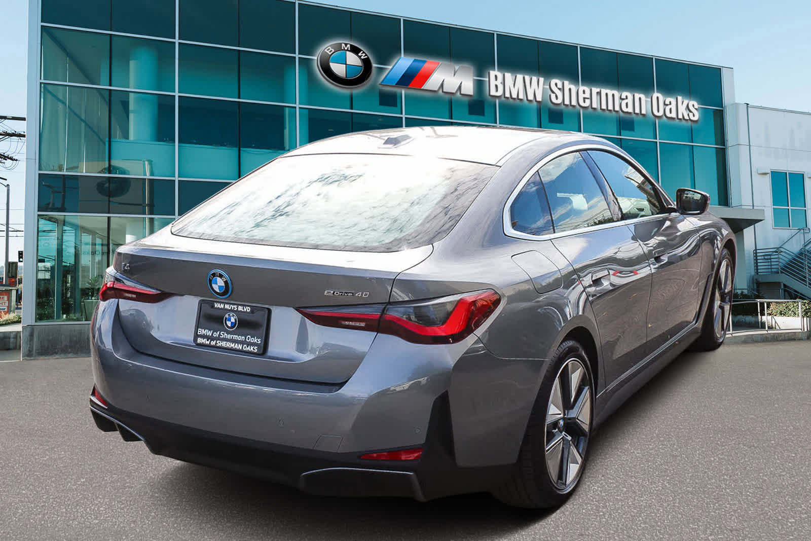 Used 2025 BMW i4 eDrive40 w/ Premium Package image 4