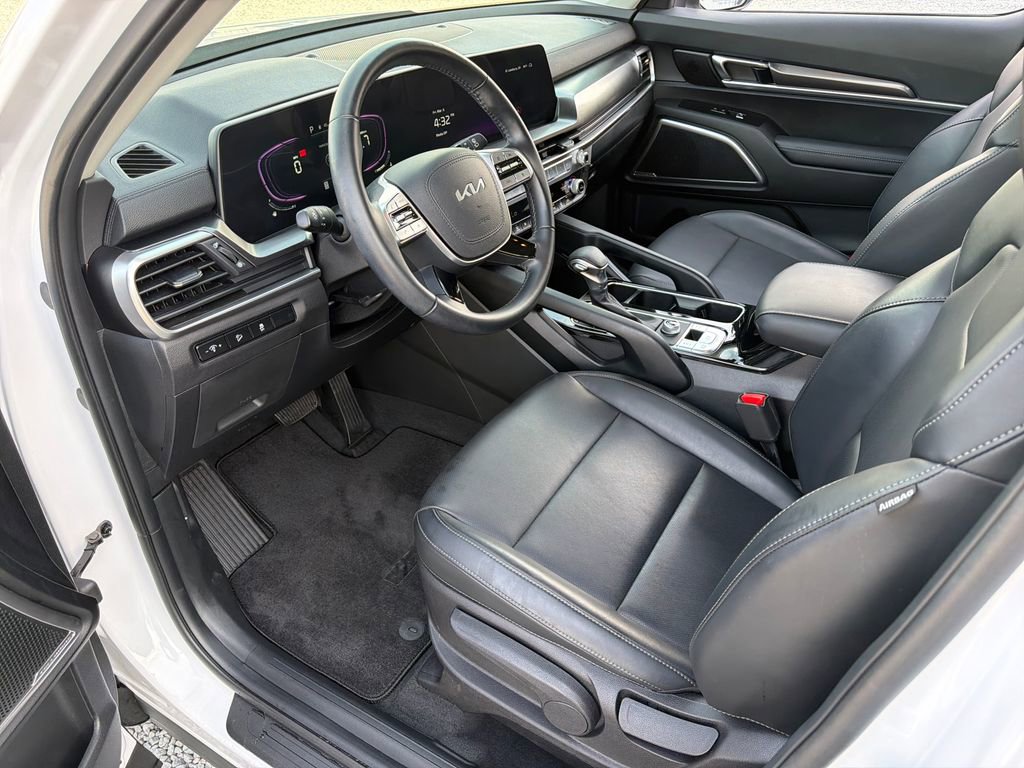 Used 2024 Kia Telluride LX image 2