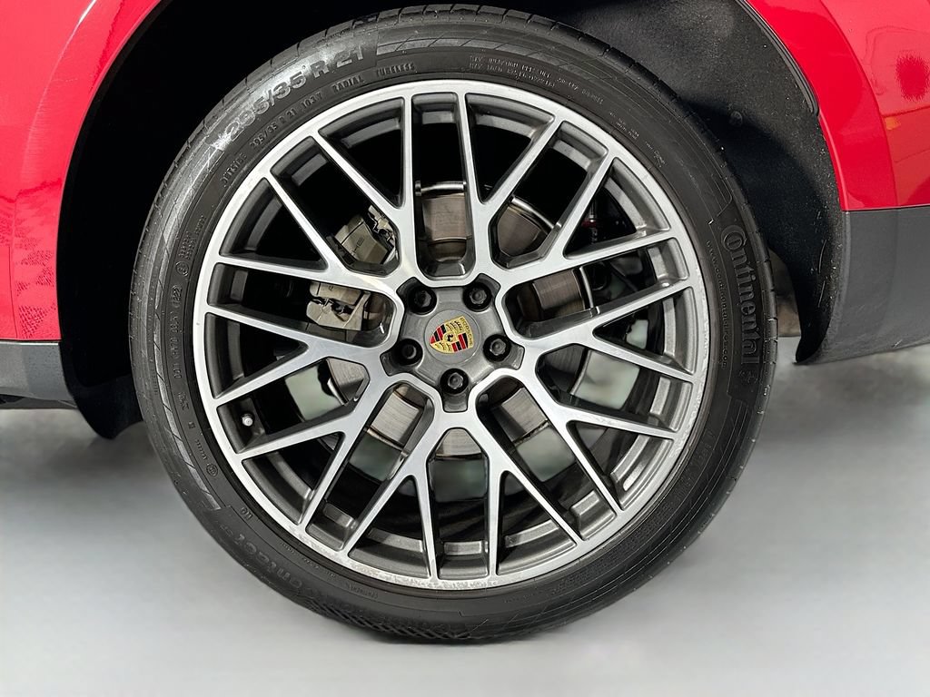 Certified 2021 Porsche Macan S AWD/4WD image 33