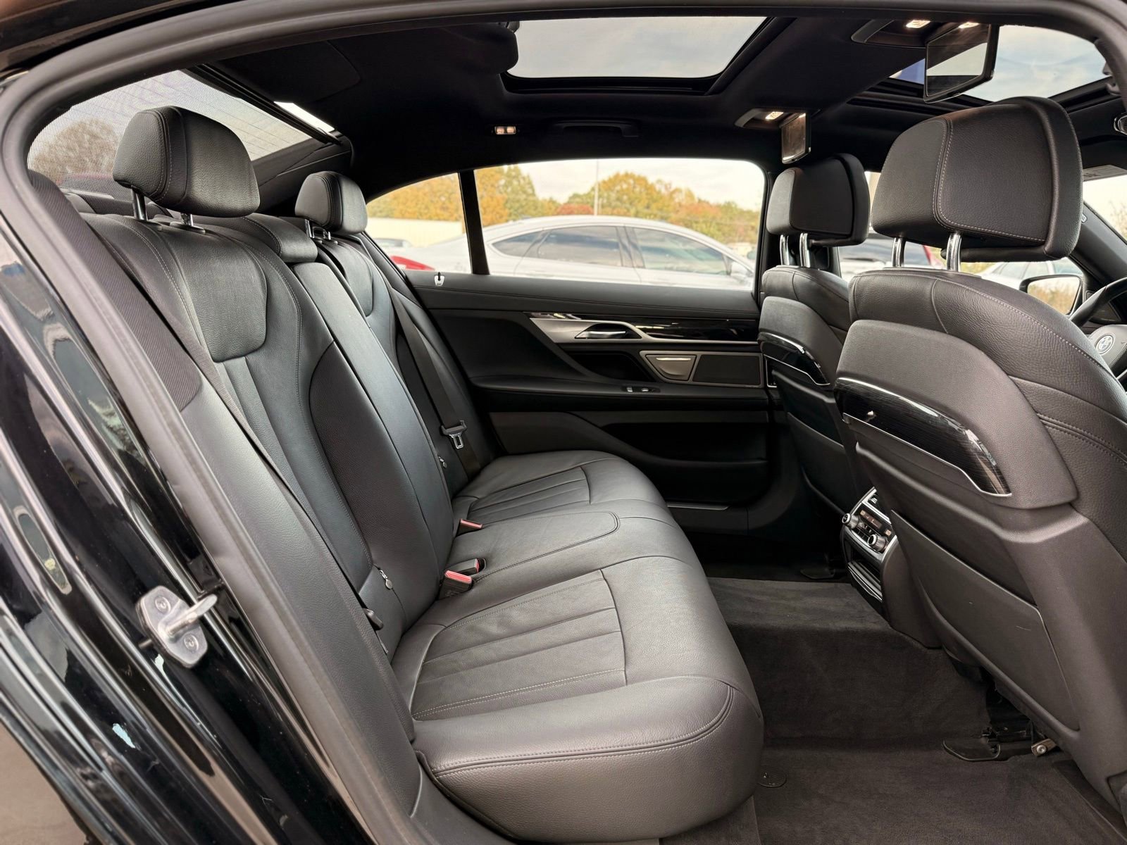 Used 2019 BMW 740i w/ M Sport Package image 24