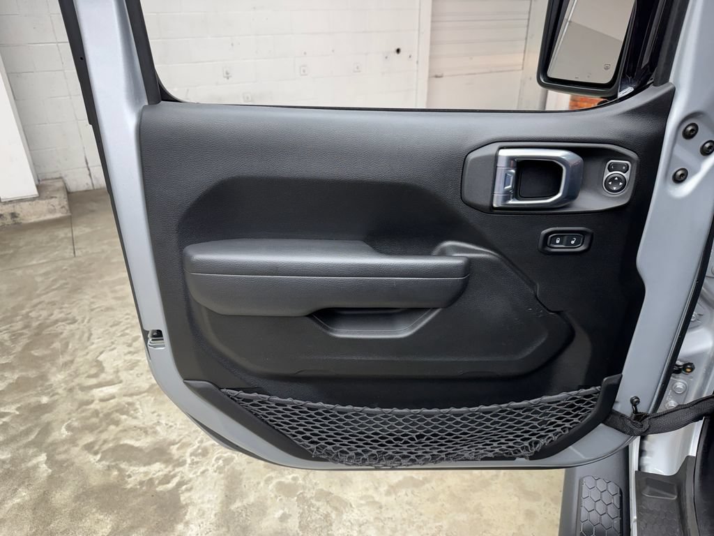Used 2022 Jeep Wrangler Rubicon w/ Cold Weather Group AWD/4WD image 9