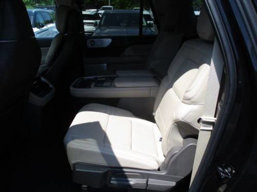Used 2024 Lincoln Navigator L Reserve image 6