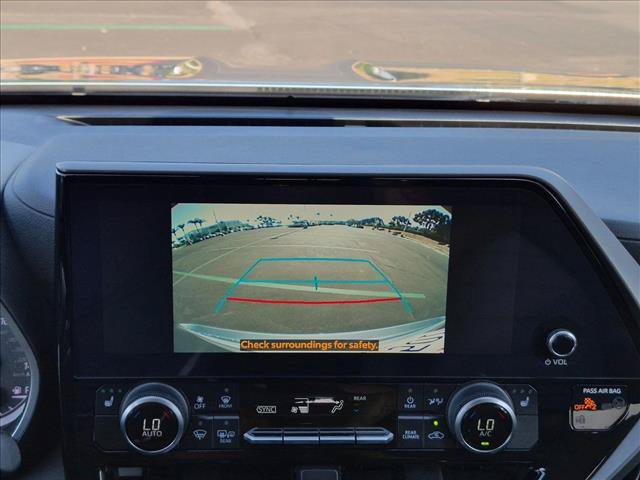 Used 2023 Toyota Highlander XLE FWD image 14