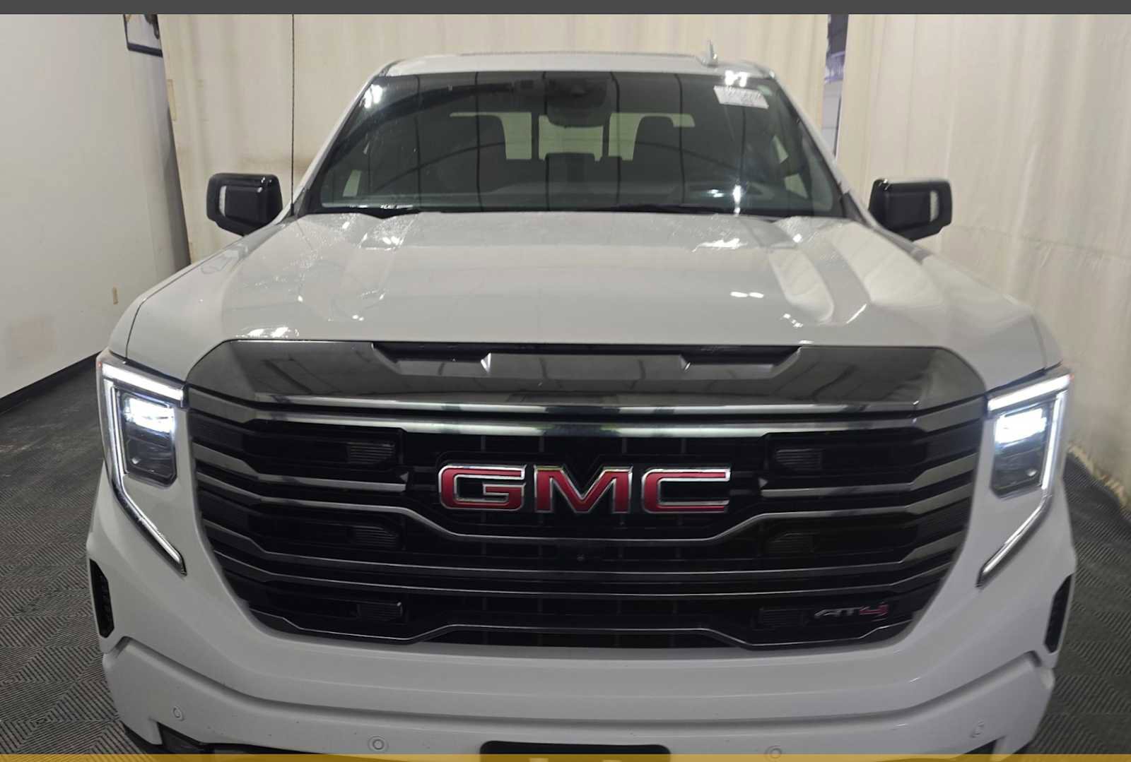 Certified 2022 GMC Sierra 1500 AT4 w/ Technology Package image 8