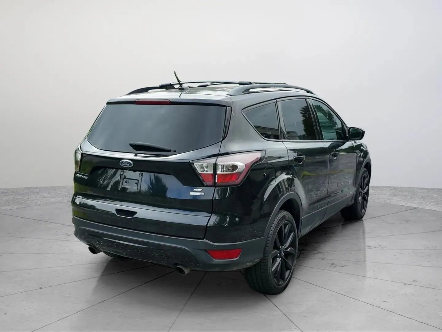 Used 2017 Ford Escape SE w/ Equipment Group 201A image 5