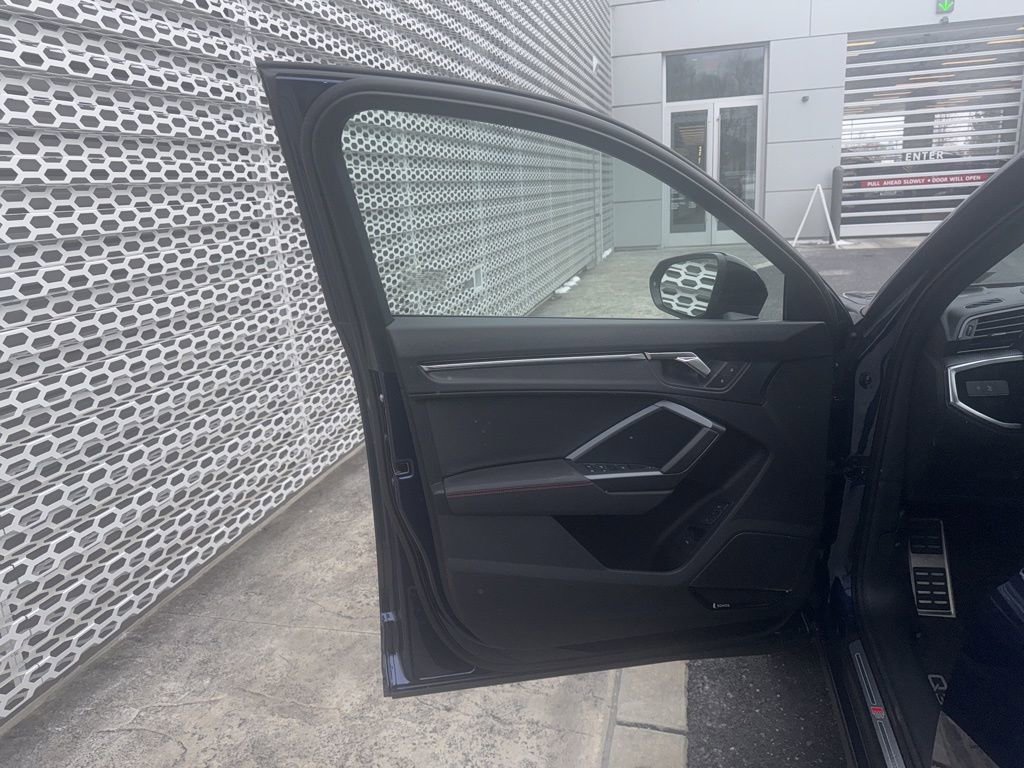Used 2025 Audi Q3 2.0T Premium Plus w/ Premium Plus Package image 23