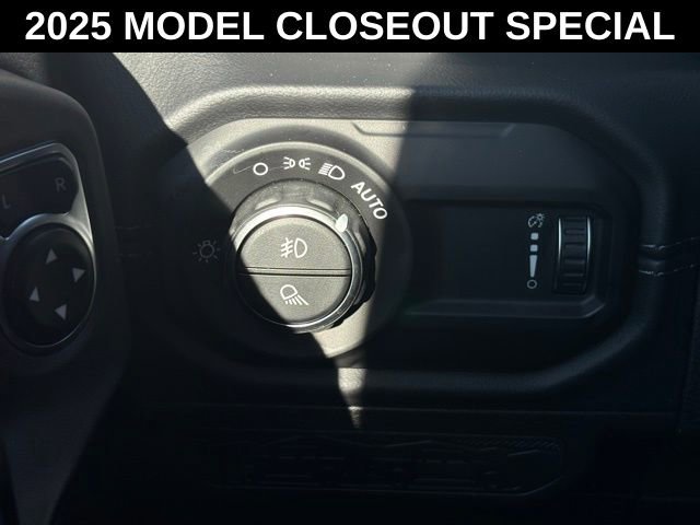 New 2025 Jeep Gladiator High Tide image 37