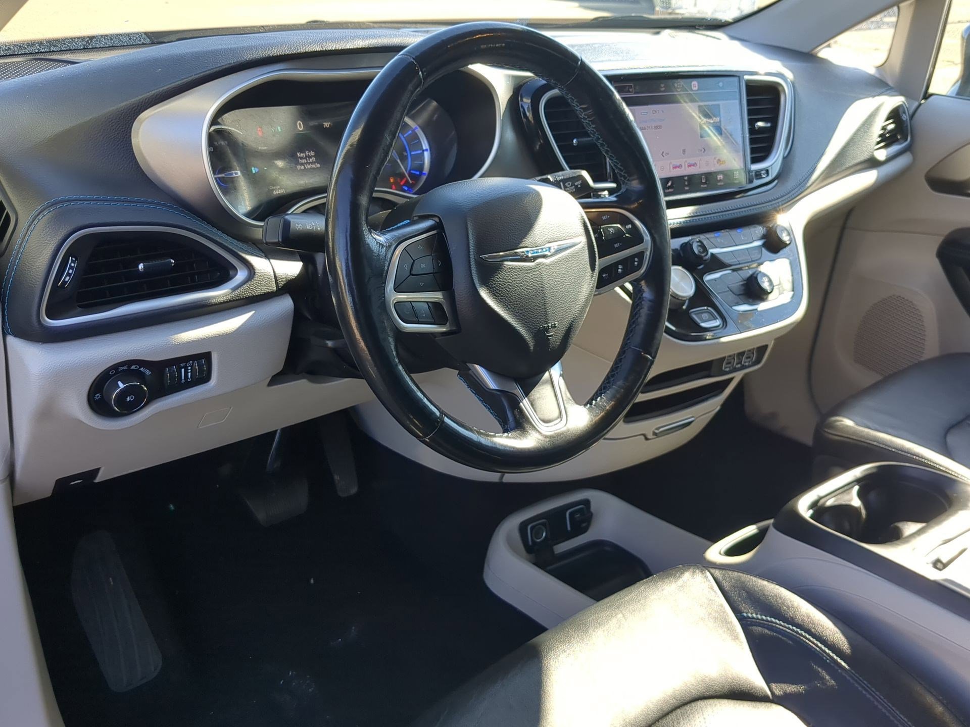 Used 2021 Chrysler Pacifica Touring-L image 12