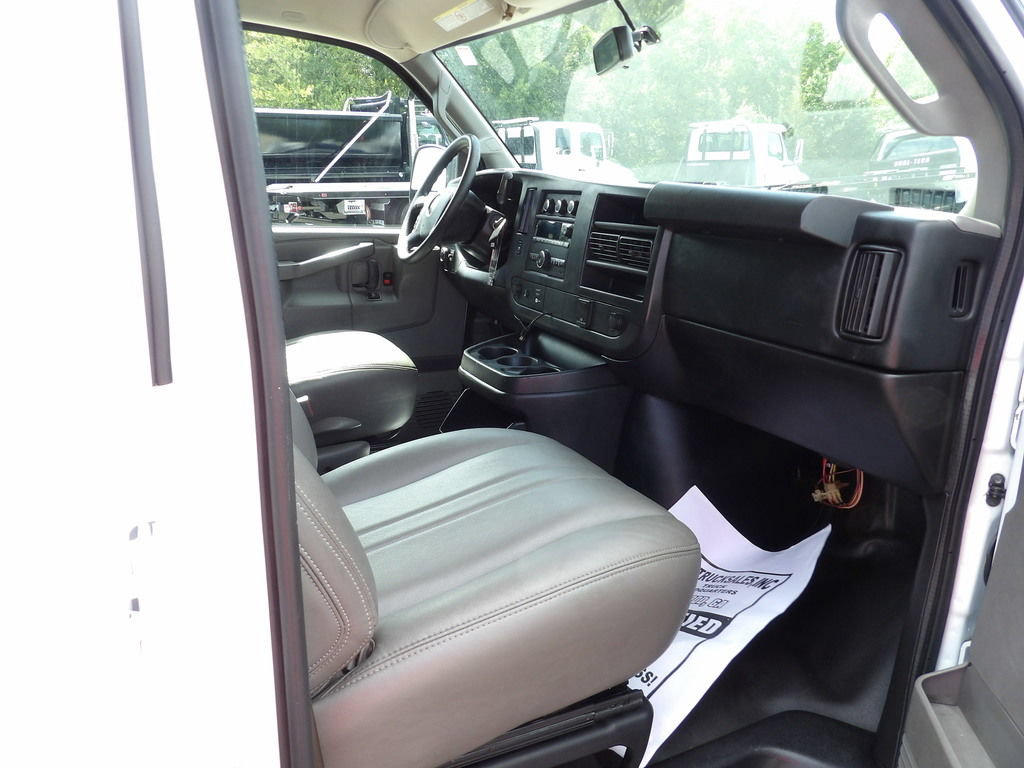Used 2016 Chevrolet Express 2500 RWD image 34