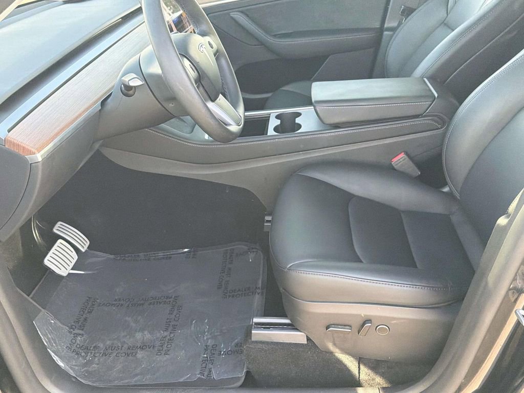 Used 2024 Tesla Model Y Performance image 28