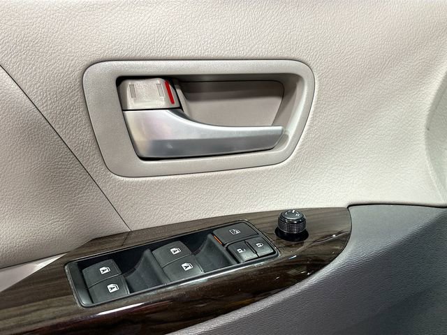 Used 2015 Toyota Sienna XLE Premium image 20