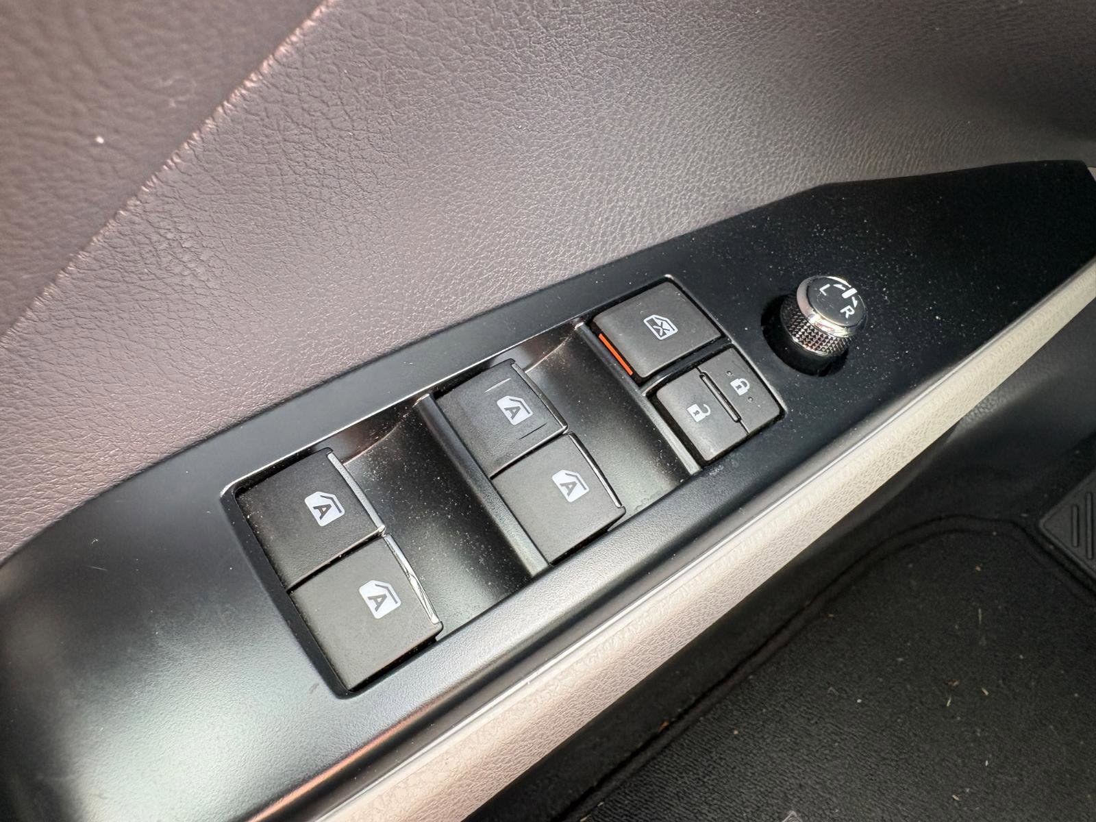 Used 2019 Toyota Camry XSE image 30