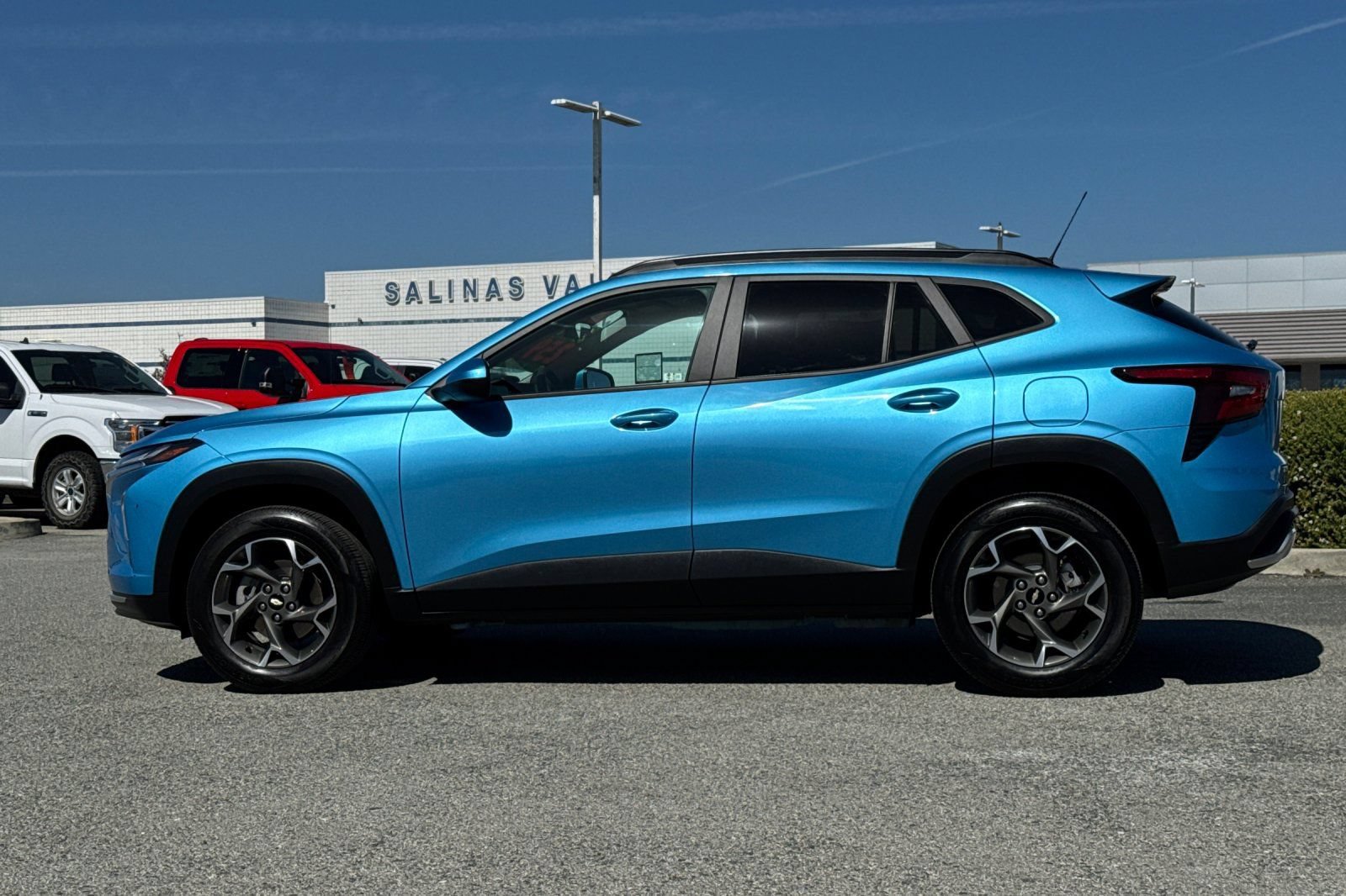 Used 2025 Chevrolet Trax LT FWD image 7