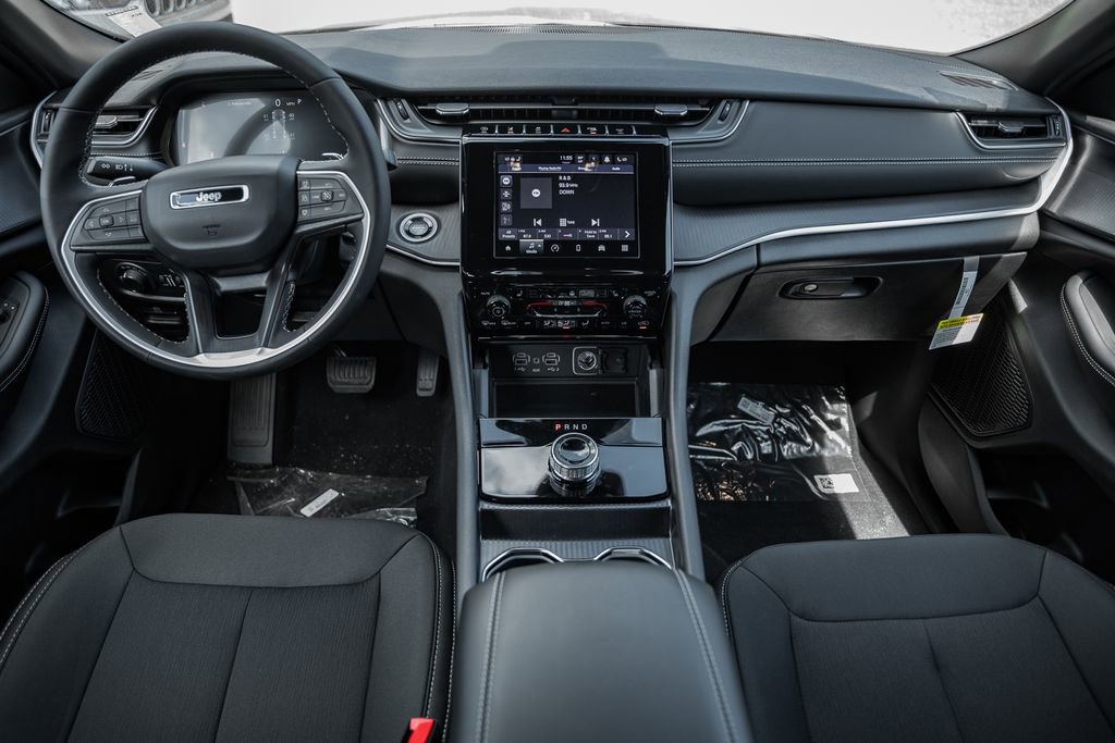 New 2025 Jeep Grand Cherokee Laredo X w/ Luxury Tech Group I image 19