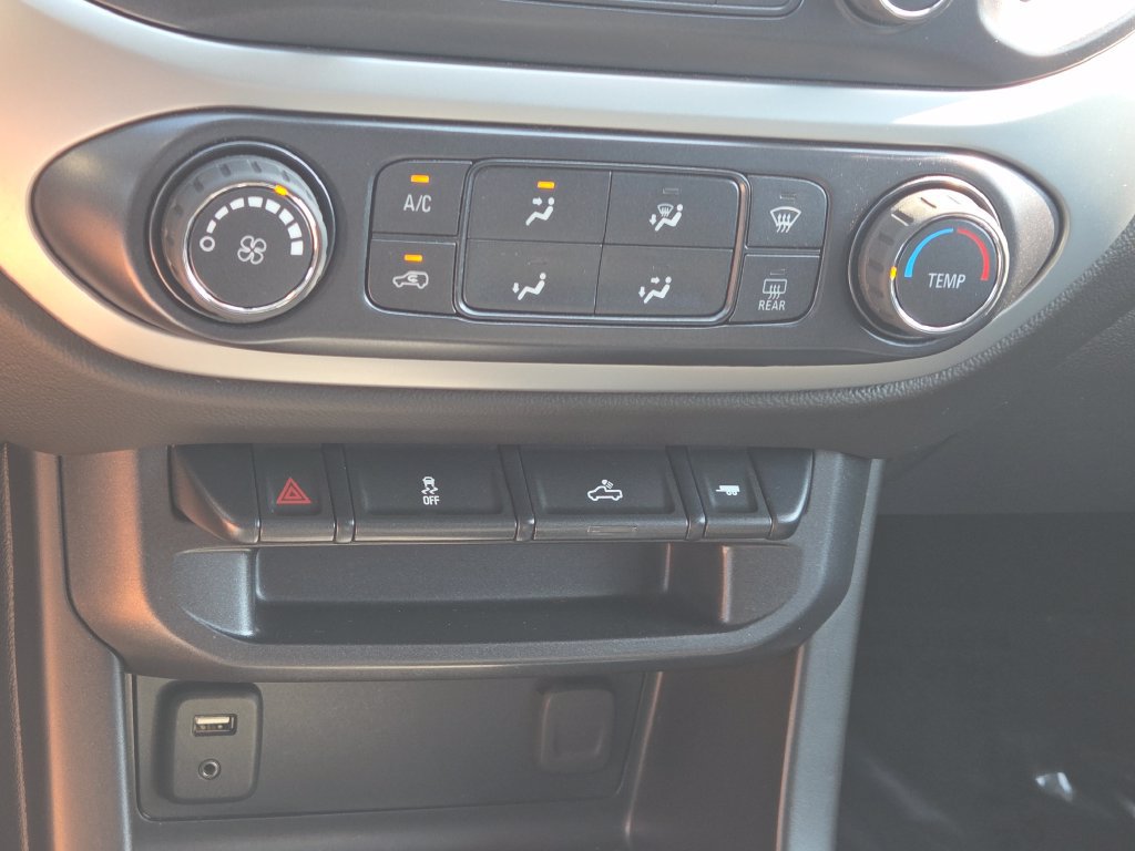 Used 2018 Chevrolet Colorado LT w/ LT Convenience Package AWD/4WD image 8