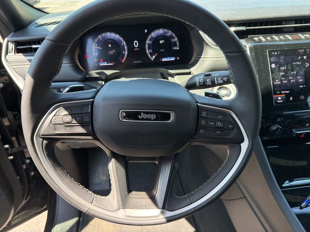 Used 2025 Jeep Grand Cherokee Altitude AWD/4WD image 20