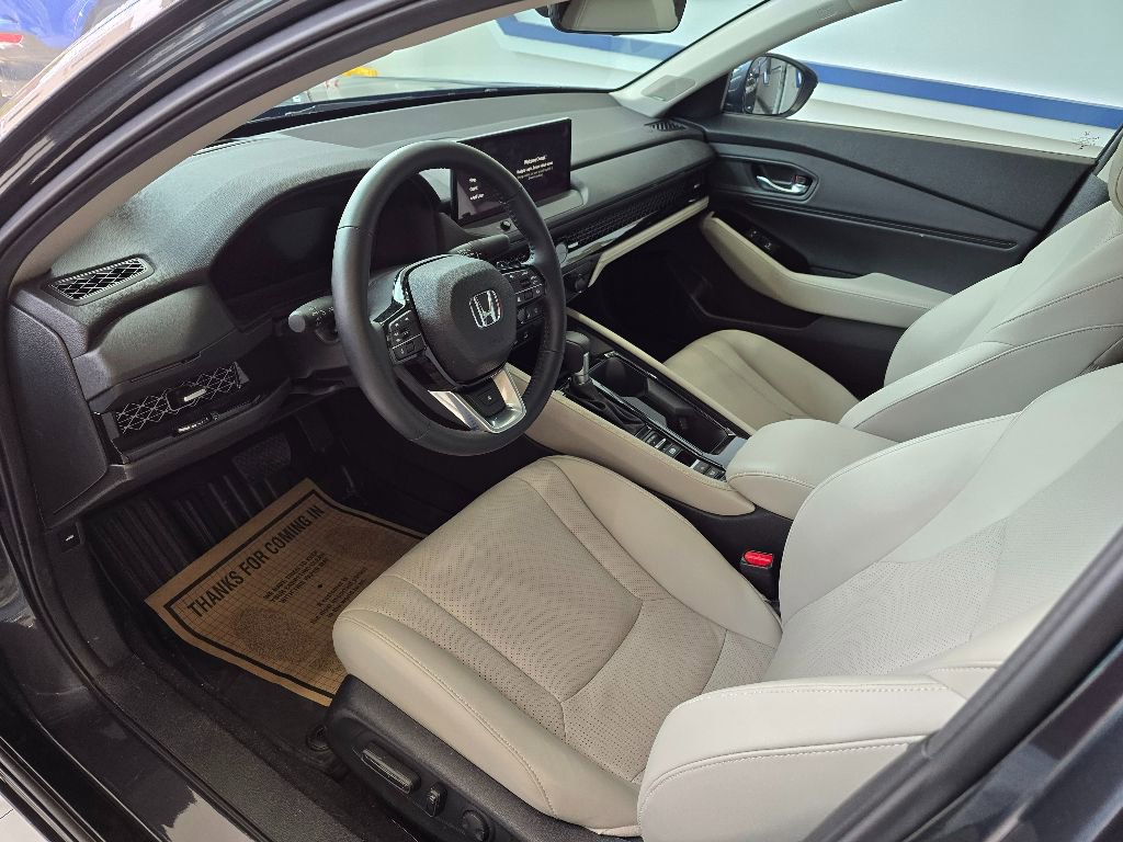 Used 2025 Honda Accord Touring image 9