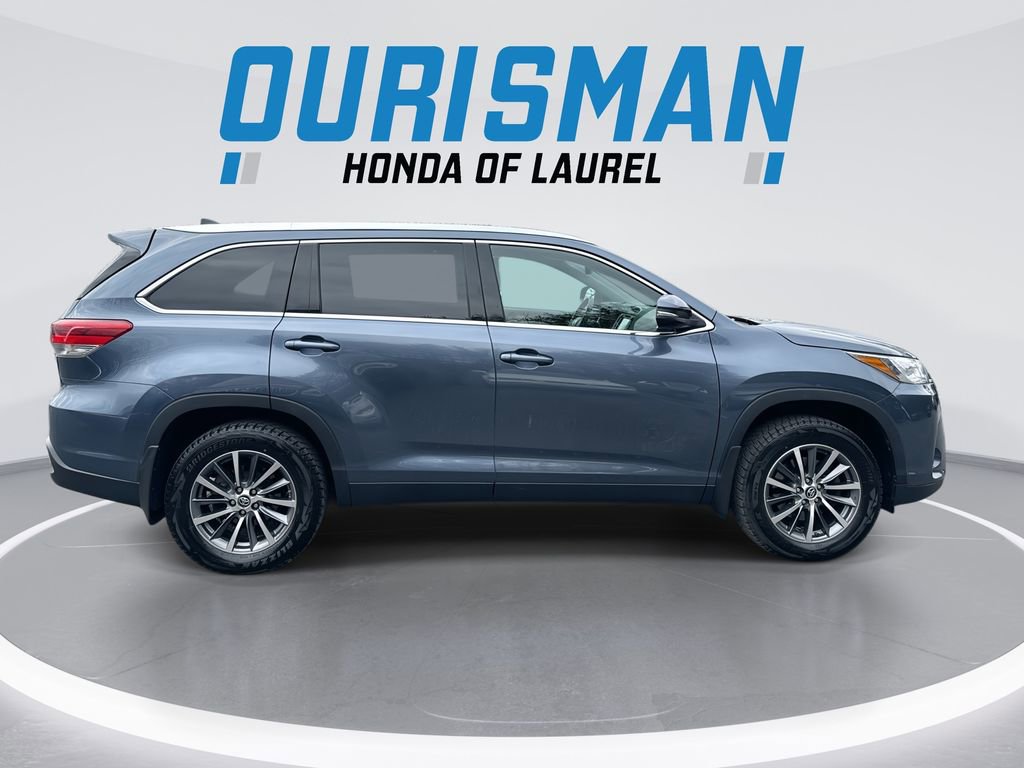 Used 2019 Toyota Highlander XLE w/ Carpet Mat Package (TMS) image 9