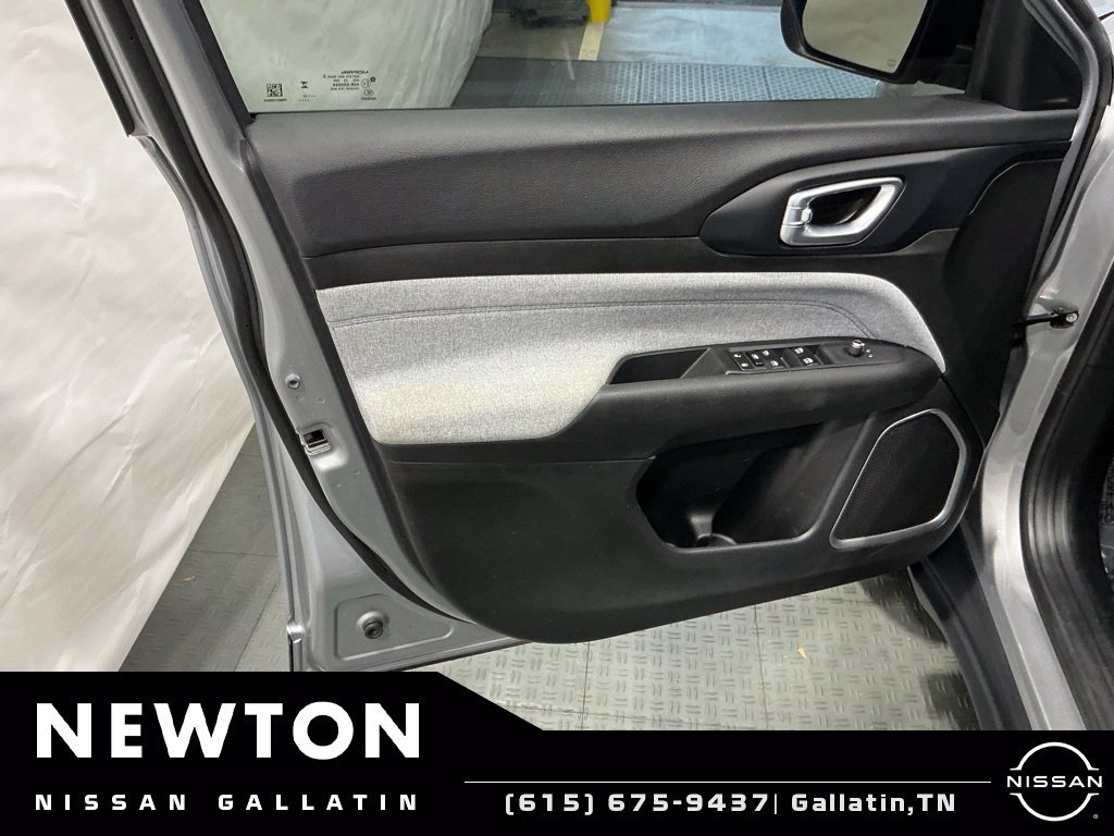 Used 2023 Jeep Compass Latitude w/ Convenience Group AWD/4WD image 42