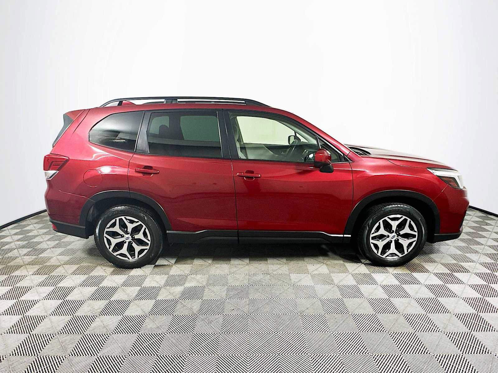 Used 2020 Subaru Forester Premium AWD/4WD image 8