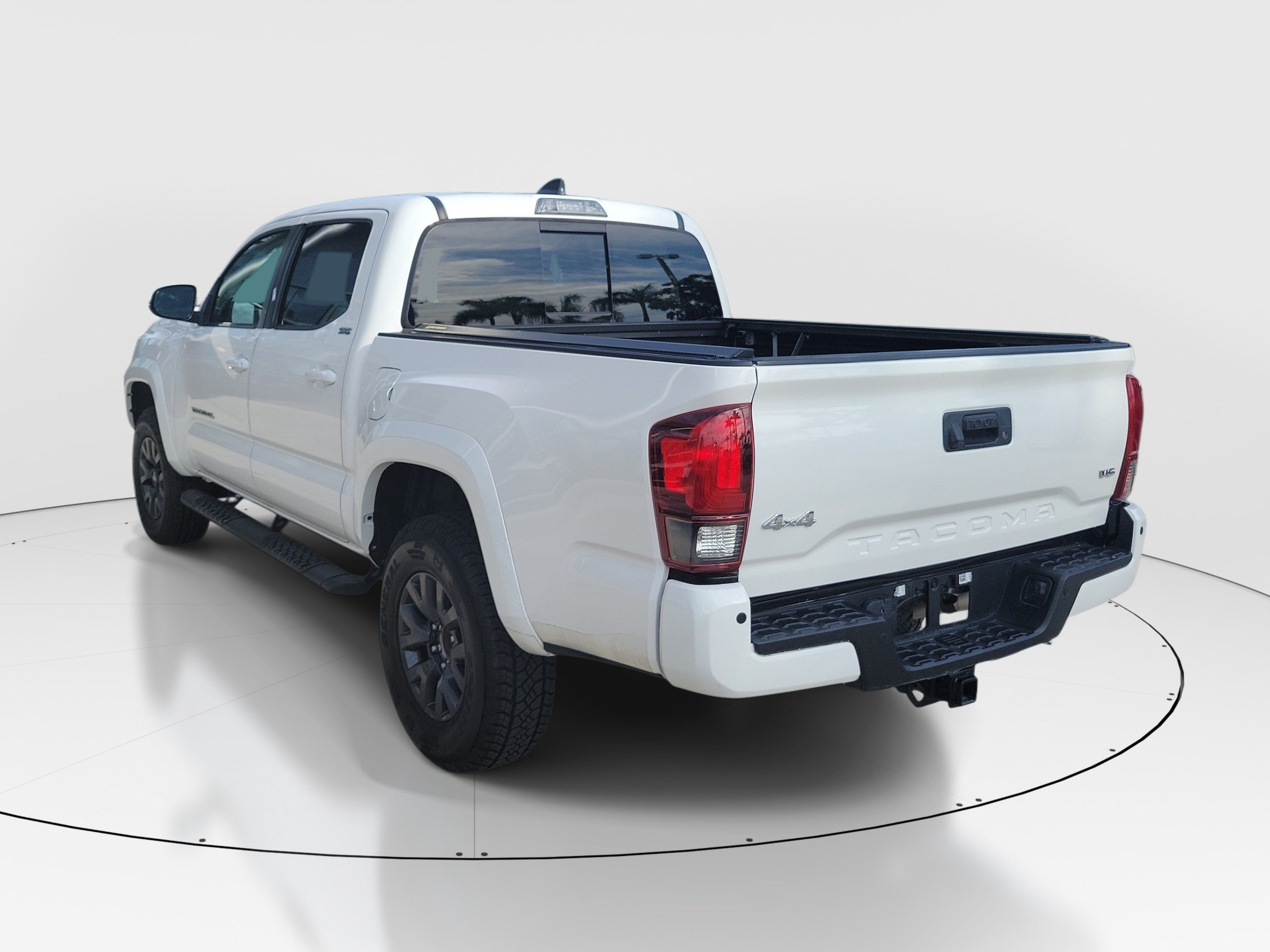 Used 2023 Toyota Tacoma SR5 AWD/4WD image 5