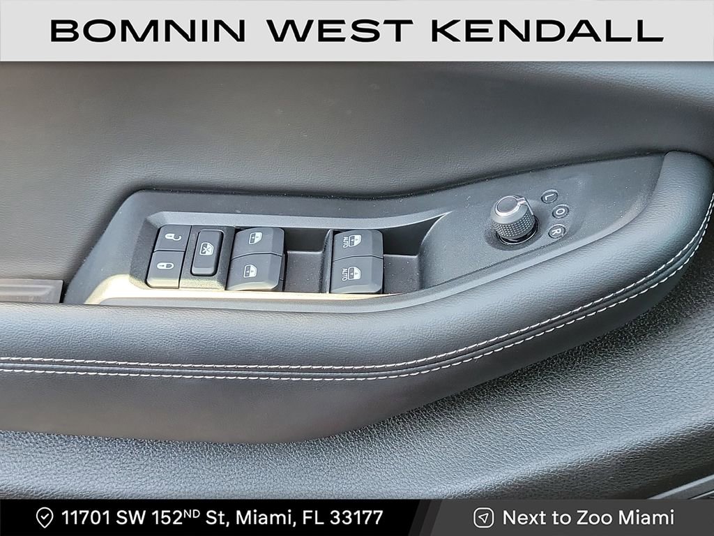 Used 2025 Jeep Grand Cherokee Limited w/ Black Appearance Package image 30