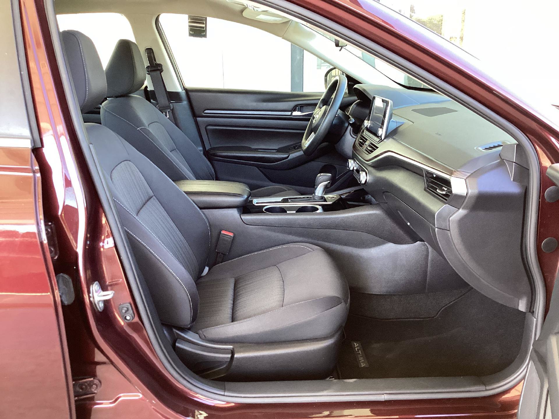 Used 2024 Nissan Altima 2.5 SV FWD image 14