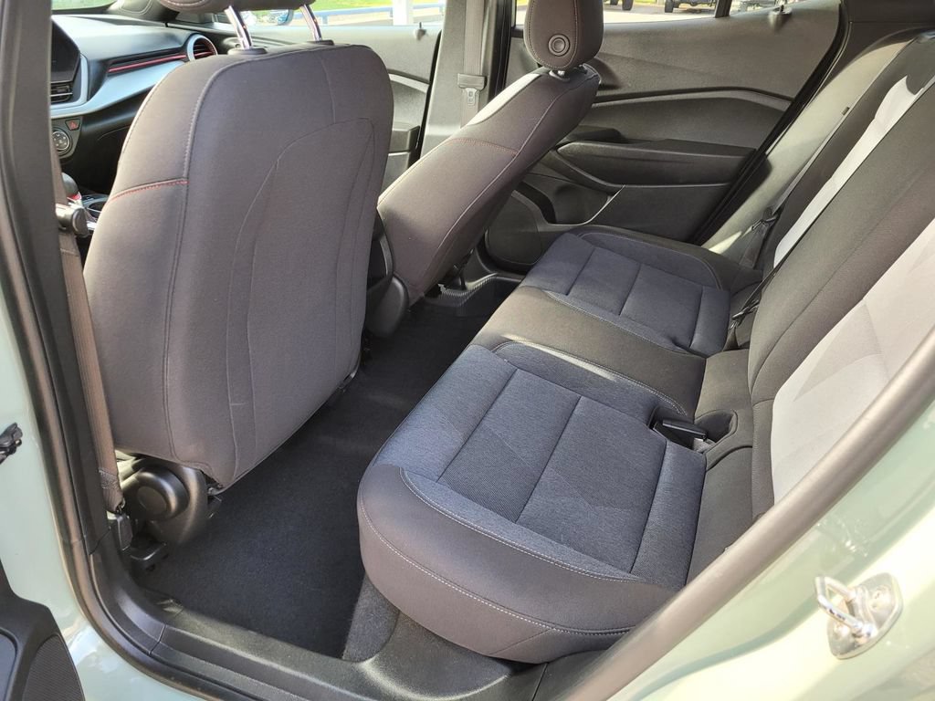 Used 2024 Chevrolet Trax RS FWD image 3
