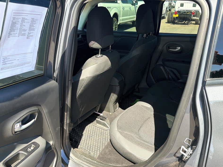 Used 2021 Jeep Renegade Latitude w/ Convenience Group AWD/4WD image 19
