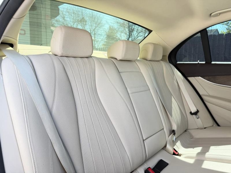 Used 2018 Mercedes-Benz E 400 4MATIC Sedan image 28