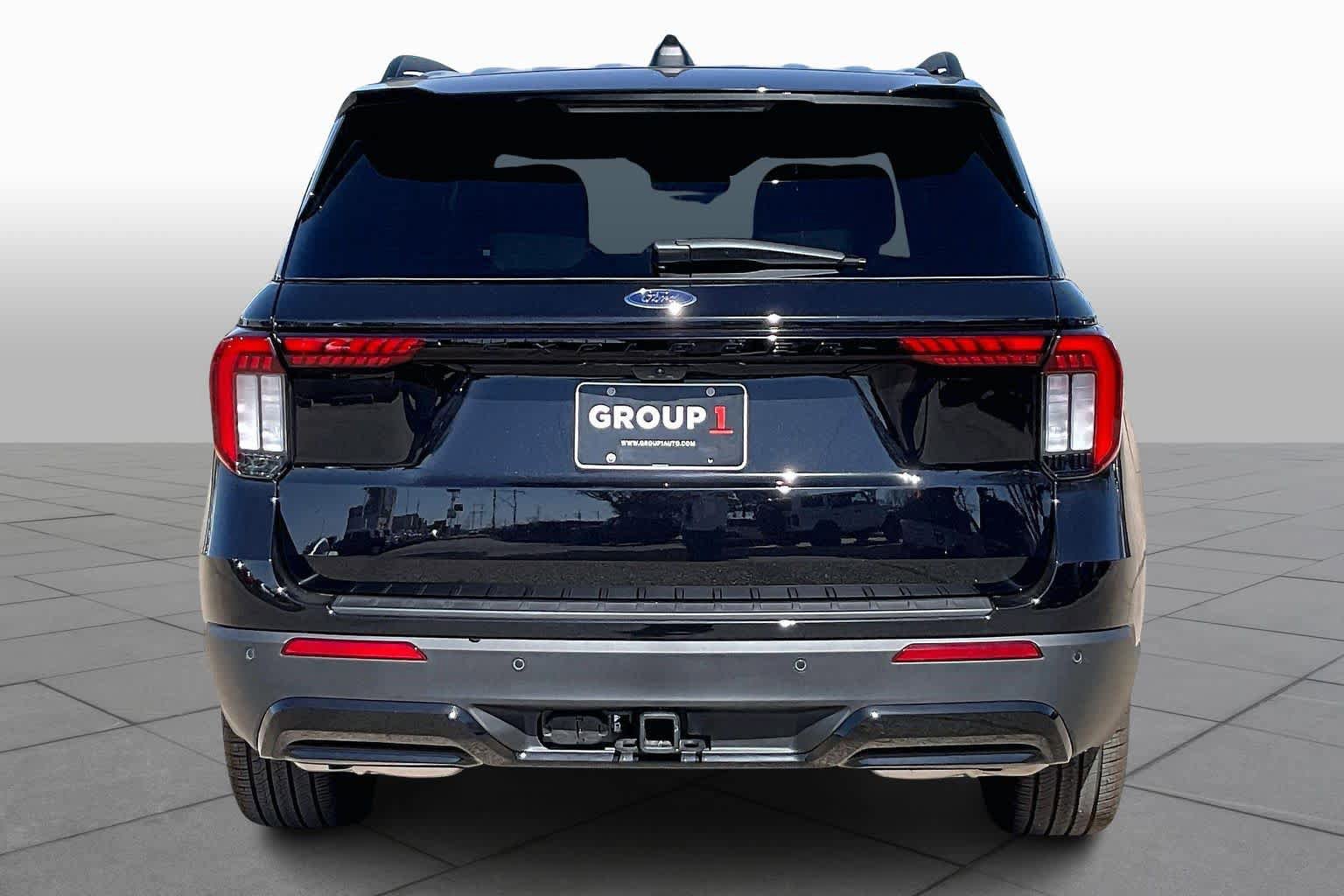 New 2026 Ford Explorer ST-Line w/ ST-Line Street Pack image 4