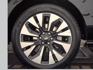 Used 2025 Ford Expedition Platinum w/ Driver's Package AWD/4WD image 25