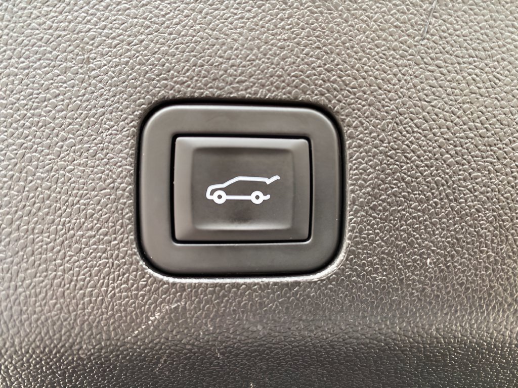 Used 2025 GMC Yukon XL AT4 w/ LPO, Floor Liner Package AWD/4WD image 32