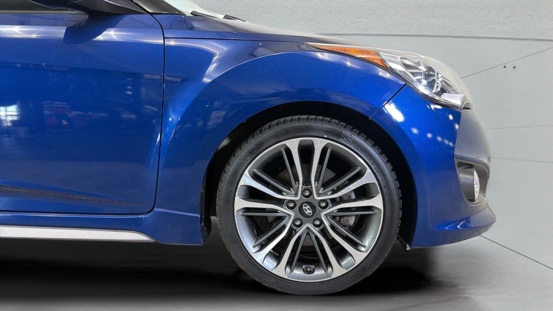Used 2017 Hyundai Veloster Turbo FWD image 34