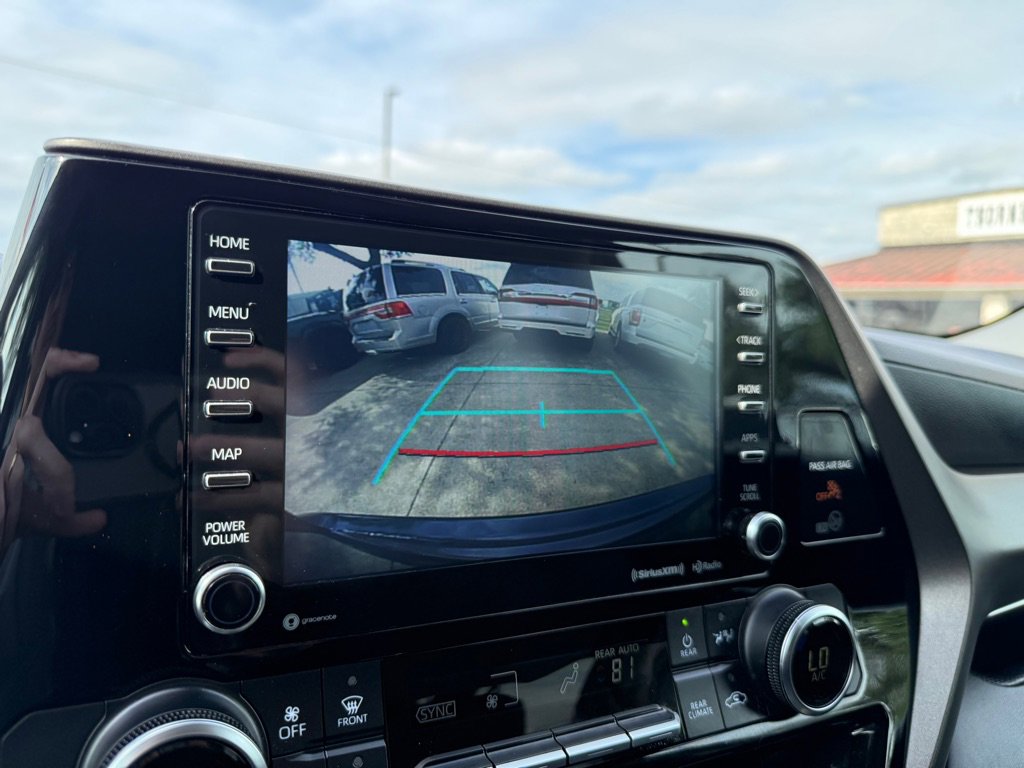 Used 2021 Toyota Highlander LE FWD image 34