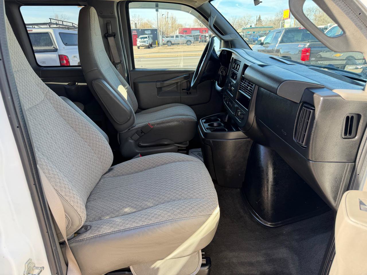 Used 2017 Chevrolet Express 3500 LT w/ LT Preferred Equipment Group RWD image 27