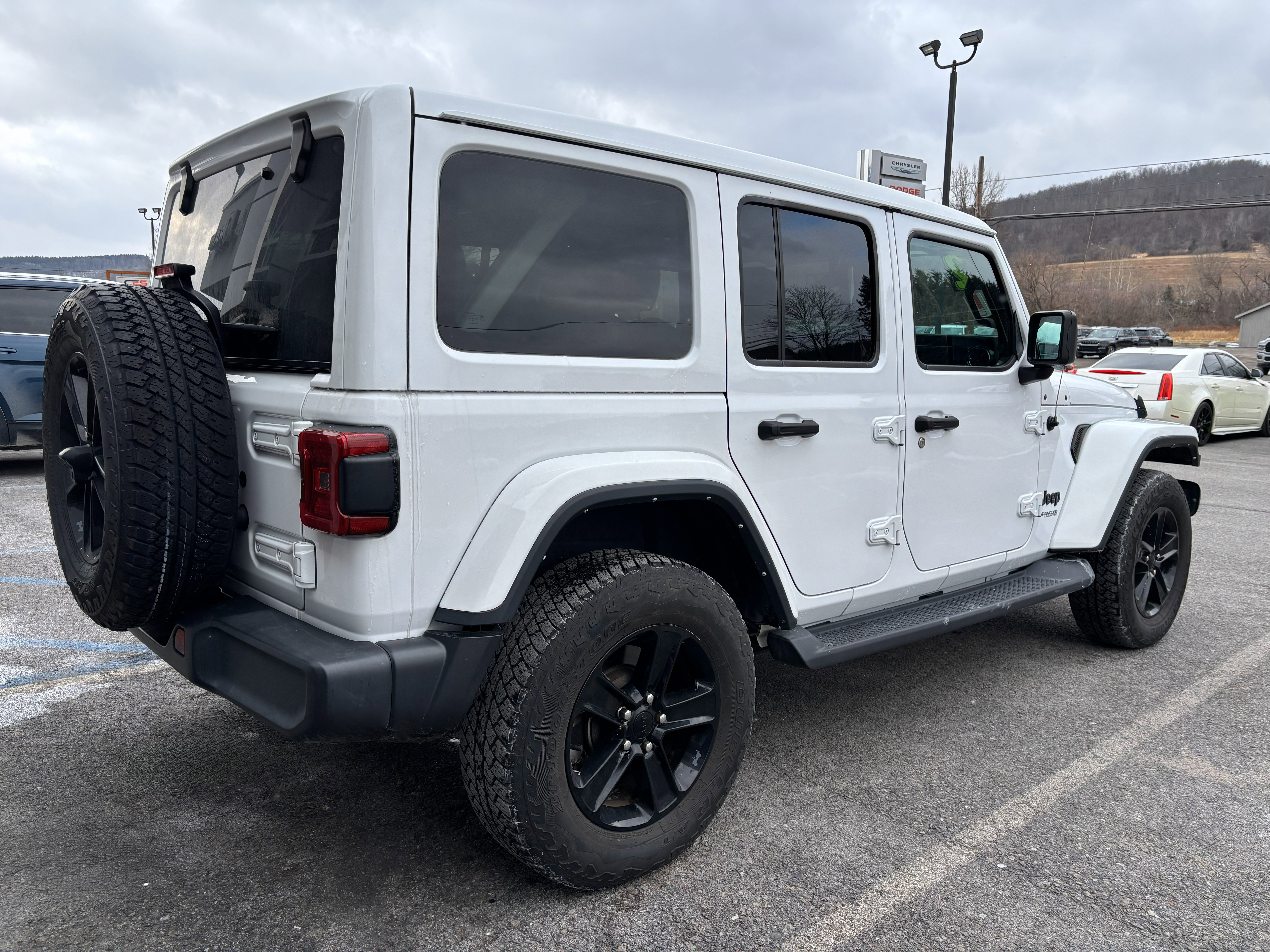 Used 2022 Jeep Wrangler Unlimited Sahara image 3