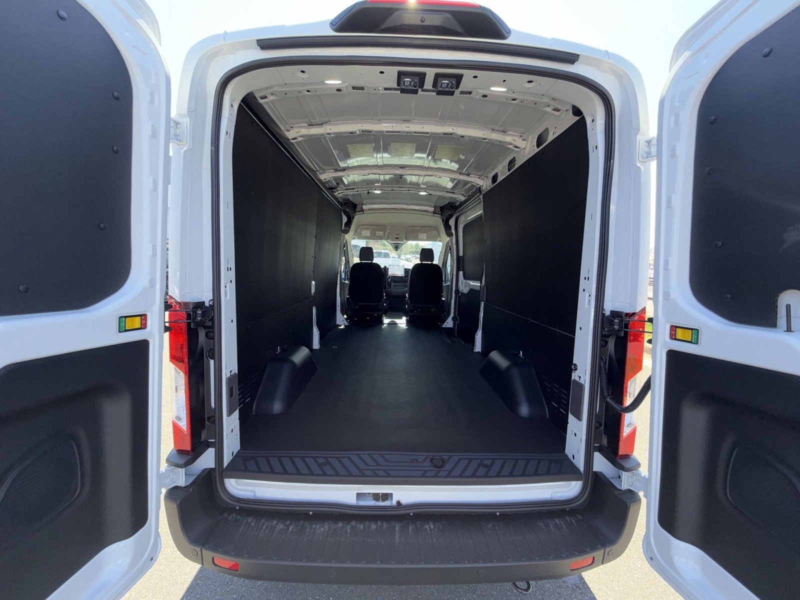 New 2026 Ford Transit 250 148 Medium Roof image 31