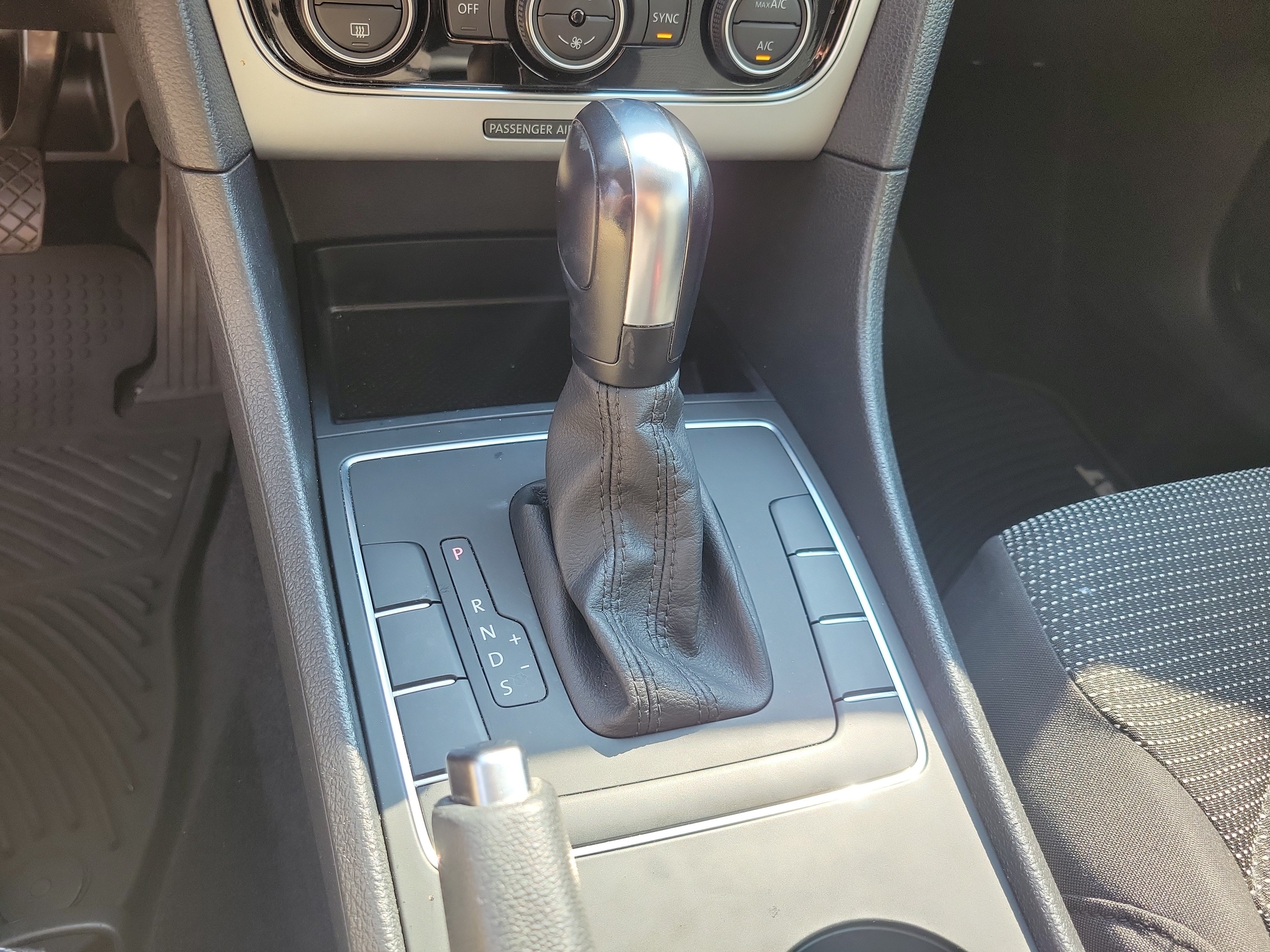 Used 2017 Volkswagen Passat 1.8T S FWD image 19