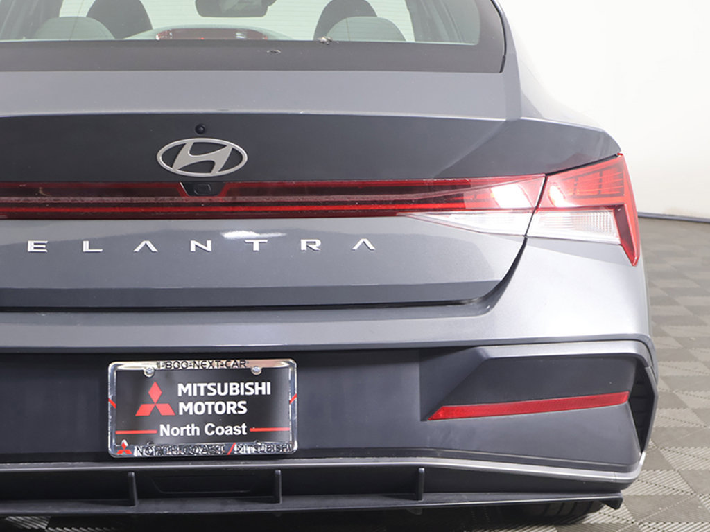 Used 2024 Hyundai Elantra SEL w/ Convenience Package FWD image 16
