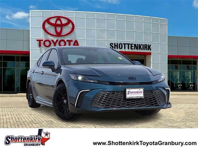 Used 2025 Toyota Camry SE video 1