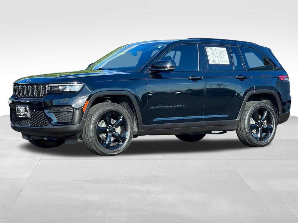 Used 2023 Jeep Grand Cherokee Altitude AWD/4WD image 3