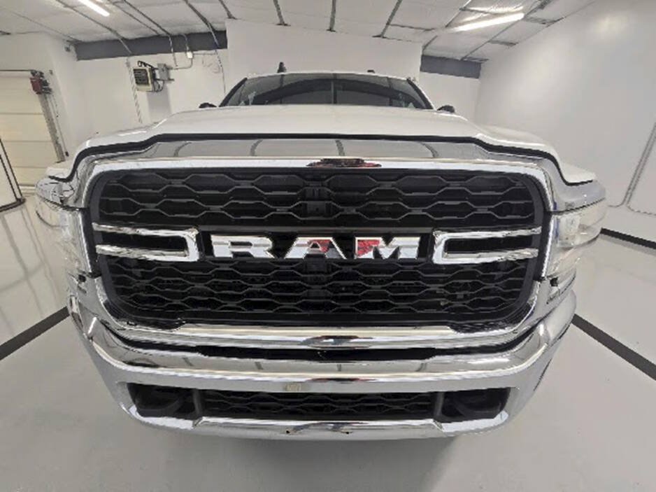 Used 2024 RAM 2500 Tradesman w/ Chrome Appearance Group AWD/4WD image 3