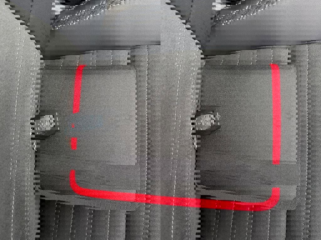 Used 2025 Mitsubishi Outlander SE image 30