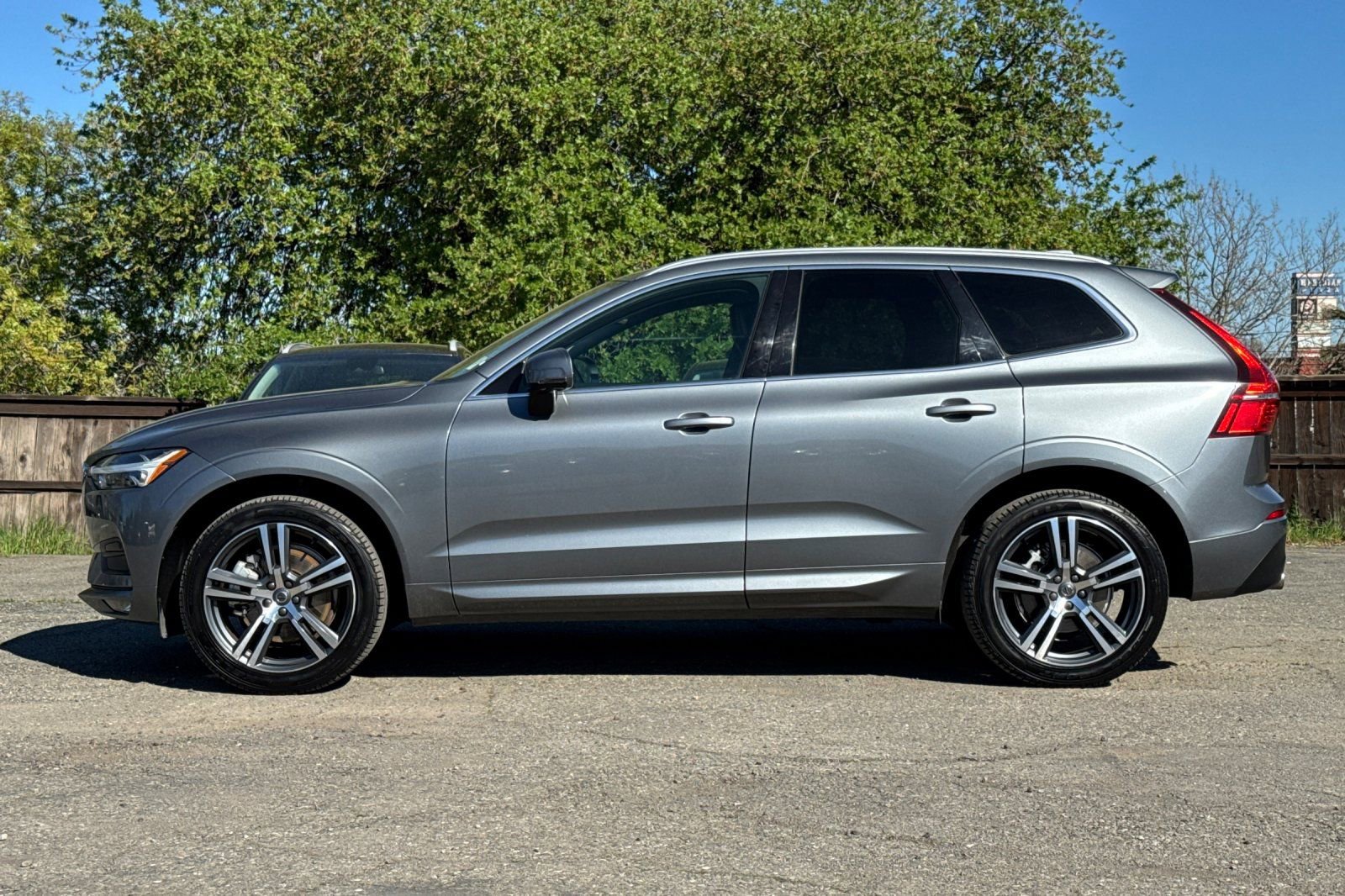 Used 2021 Volvo XC60 T6 Momentum image 7