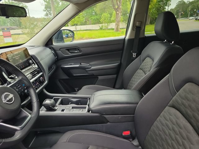 Used 2024 Nissan Pathfinder SV FWD image 14